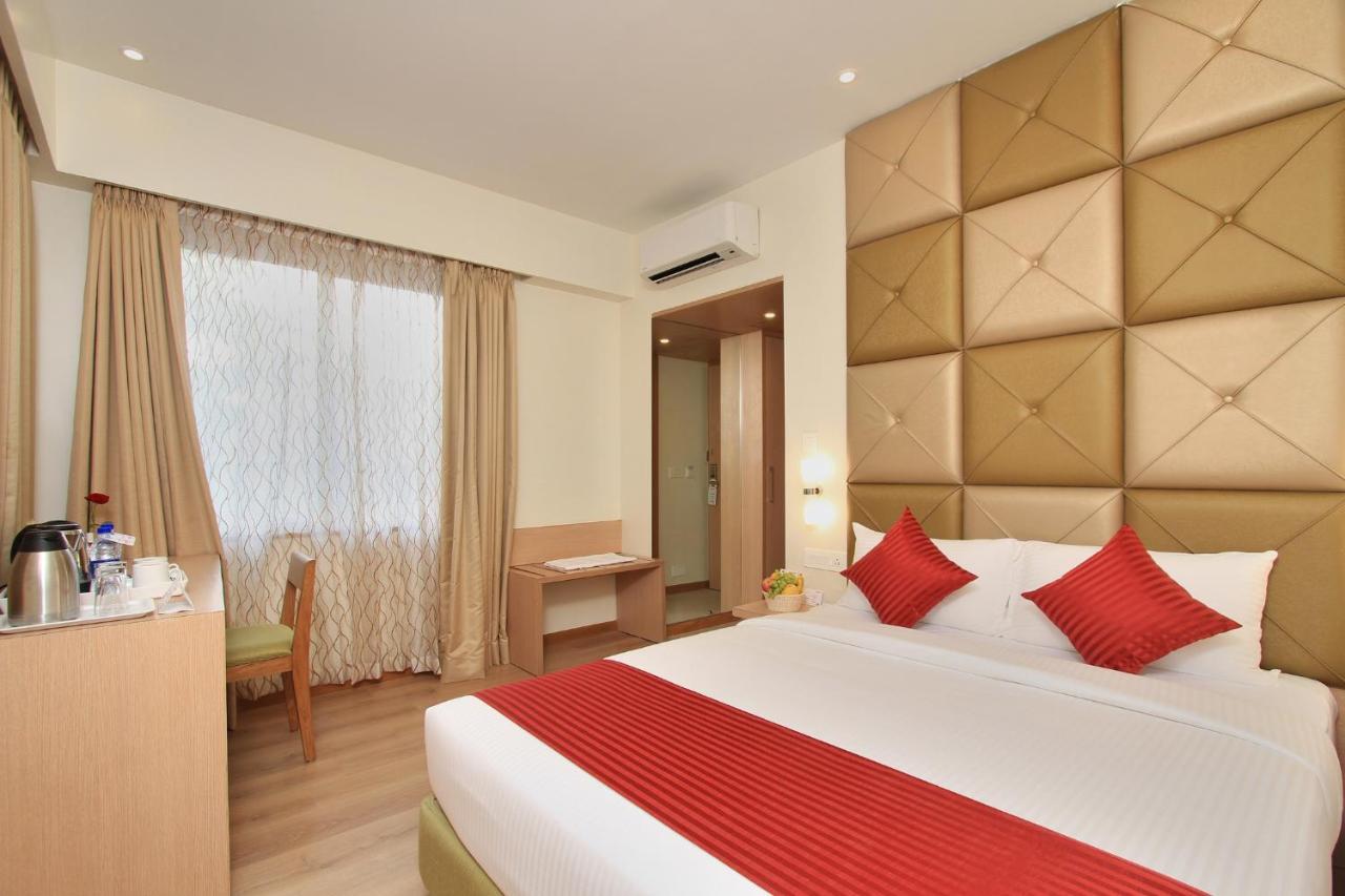 La Sara Regent Hotel Bangalore Exterior foto