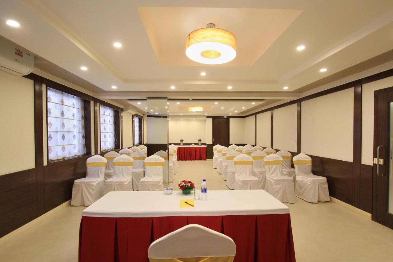 La Sara Regent Hotel Bangalore Exterior foto