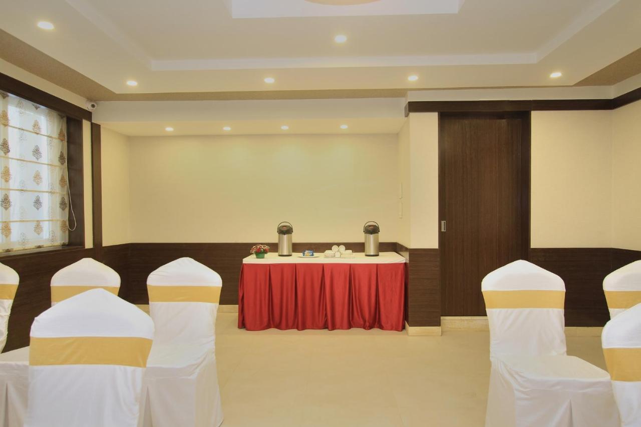 La Sara Regent Hotel Bangalore Exterior foto