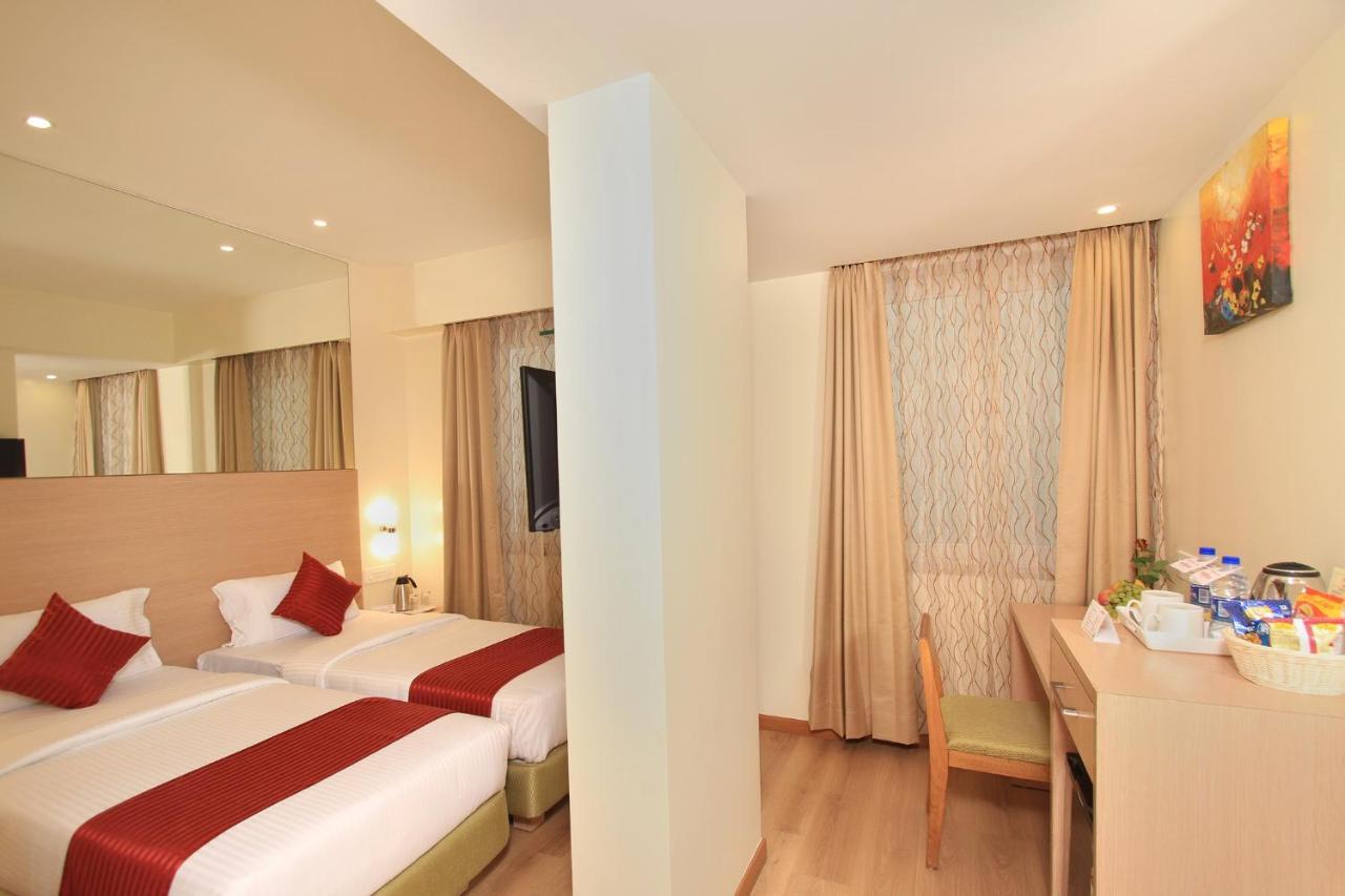 La Sara Regent Hotel Bangalore Exterior foto