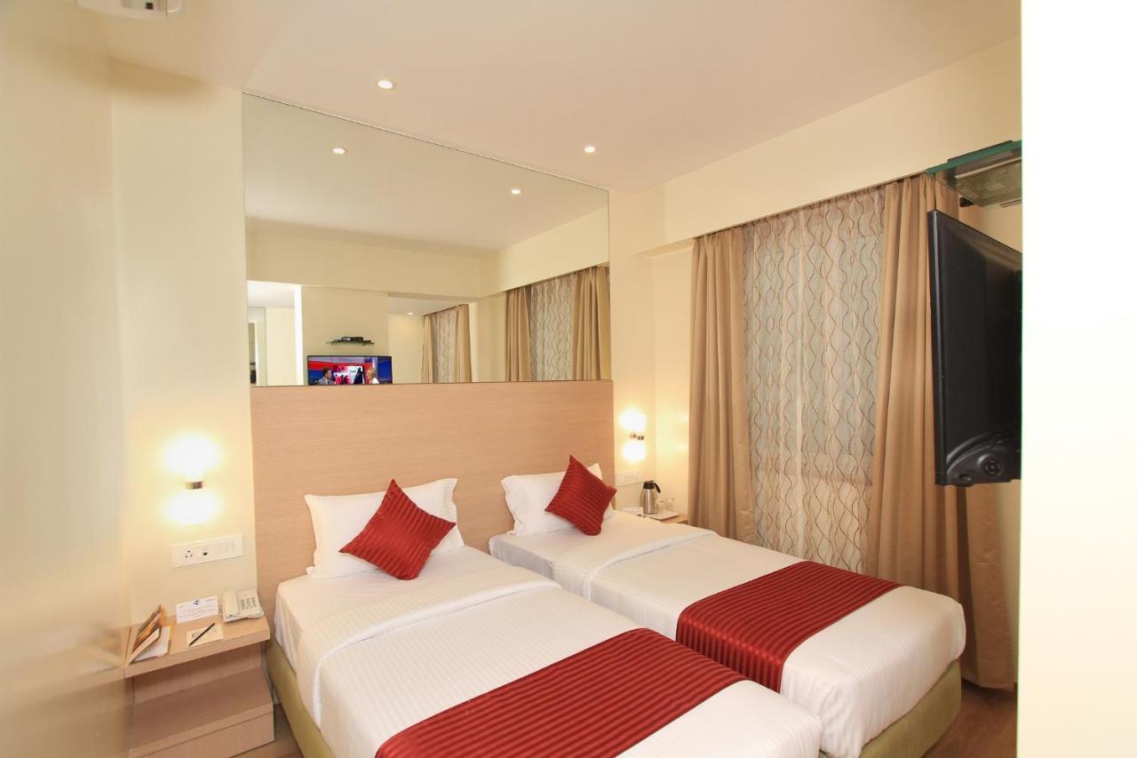 La Sara Regent Hotel Bangalore Exterior foto